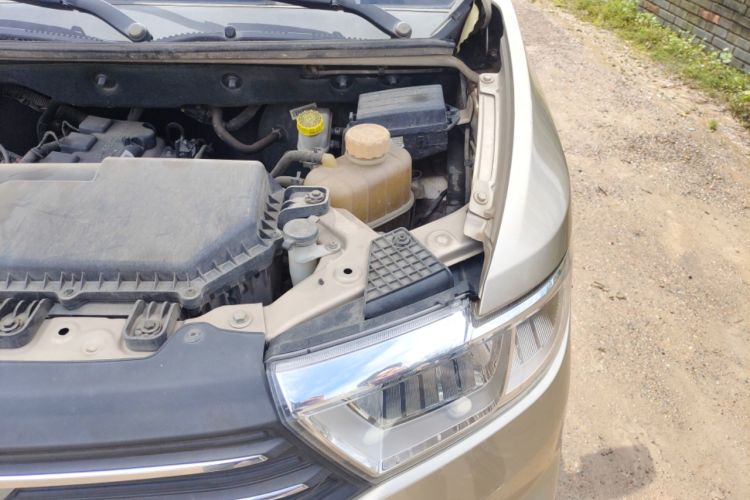 Used Wuling Hongguang V 2019 1.5L Enjoyment Version China VI LAR Engine Bay Left