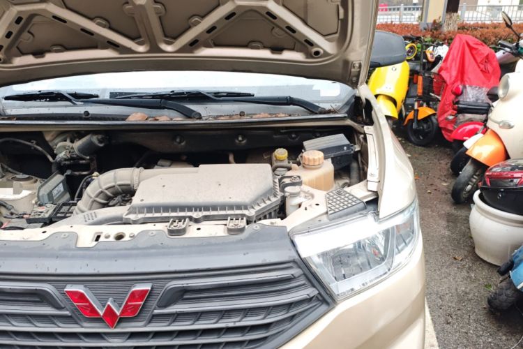 Used Wuling Hongguang V 2019 1.5L Jingqu Version China VI LAR Engine Bay Left