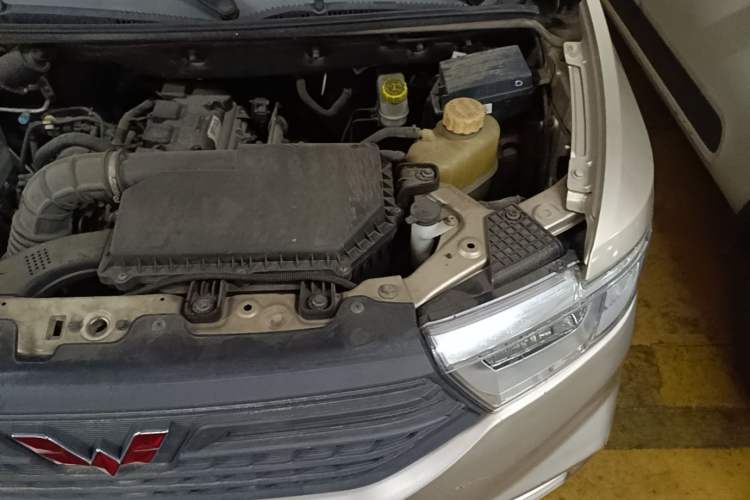 Used Wuling Hongguang V 2019 1.5L Jingqu Version China VI LAR Engine Bay Left