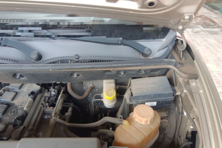 Used Wuling Hongguang V 2019 1.5L Jingqu Version China VI LAR Engine Bay Left