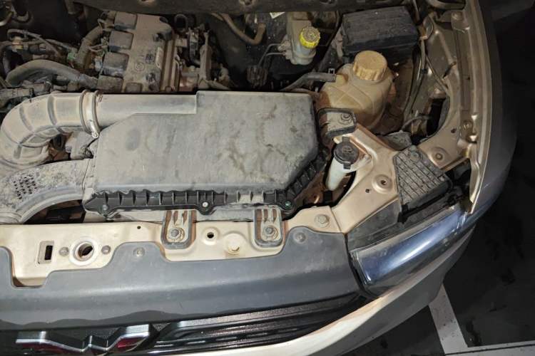 Used Wuling Hongguang V 2019 1.5L Jingqu Version China VI LAR Engine Bay Left