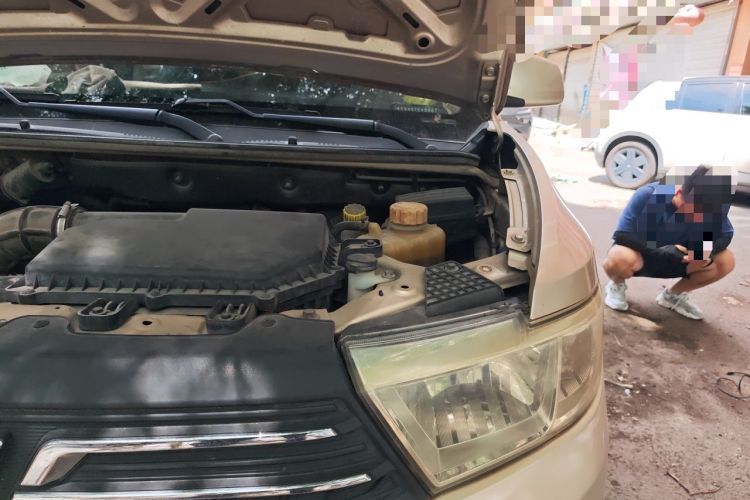 Used Wuling Hongguang V 2019 1.5L Enjoyment Version China VI LAR Engine Bay Left