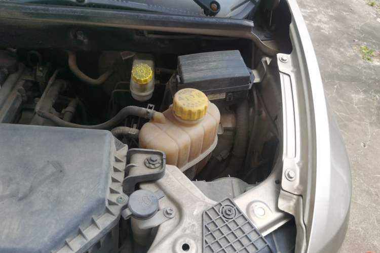 Used Wuling Hongguang V 2019 1.5L Jingqu Version China VI LAR Engine Bay Left