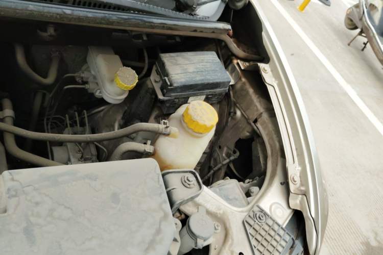 Used Wuling Hongguang V 2019 1.5L Base Version China VI LAR Engine Bay Left