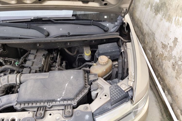 Used Wuling Hongguang V 2019 1.5L Base Version China VI LAR Engine Bay Left