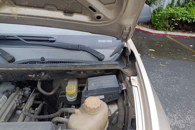 Used Wuling Hongguang V 2019 1.5L Base Version China VI LAR Engine Bay Left