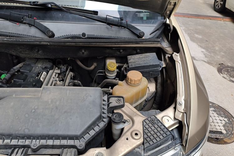 Used Wuling Hongguang V 2019 1.5L Standard Version China VI LAR Engine Bay Left