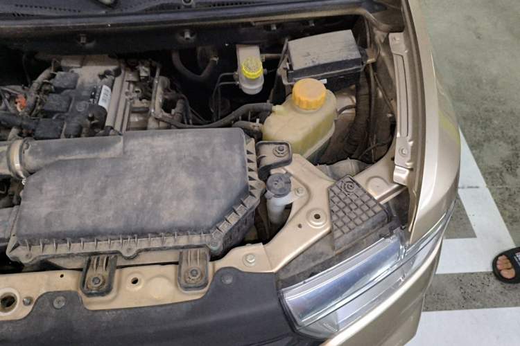 Used Wuling Hongguang V 2019 1.5L Jingqu Version China VI LAR Engine Bay Left