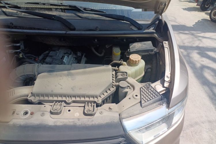 Used Wuling Hongguang V 2019 1.5L Base Version China VI LAR Engine Bay Left