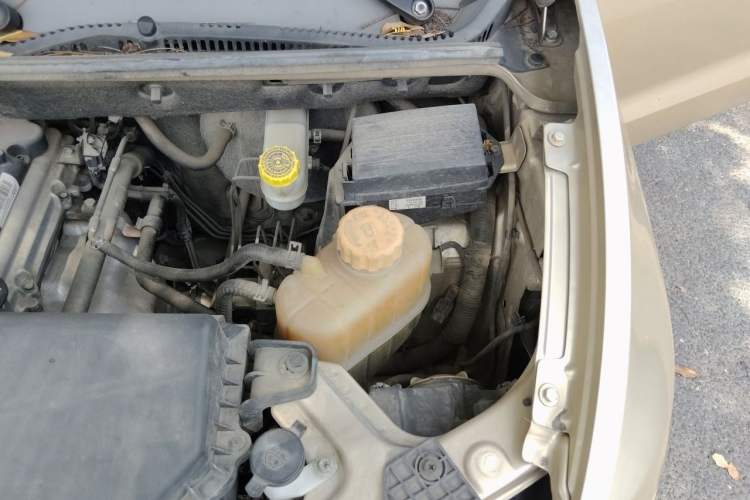Used Wuling Hongguang V 2019 1.5L Enjoyment Version China VI LAR Engine Bay Left