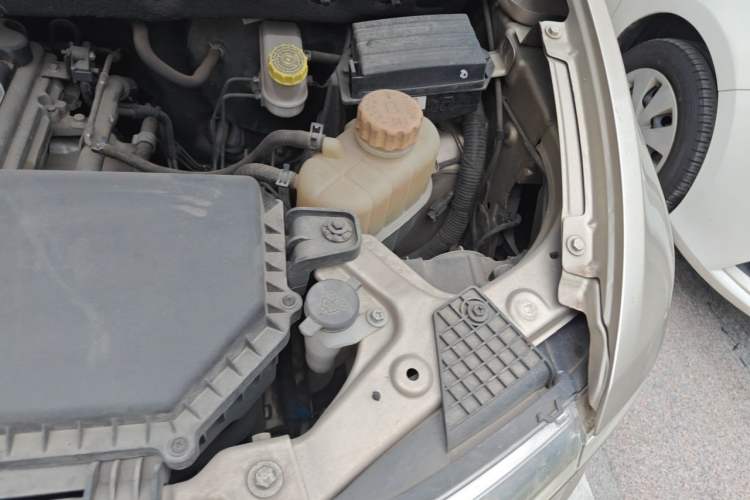 Used Wuling Hongguang V 2019 1.5L Jingqu Version China VI LAR Engine Bay Left