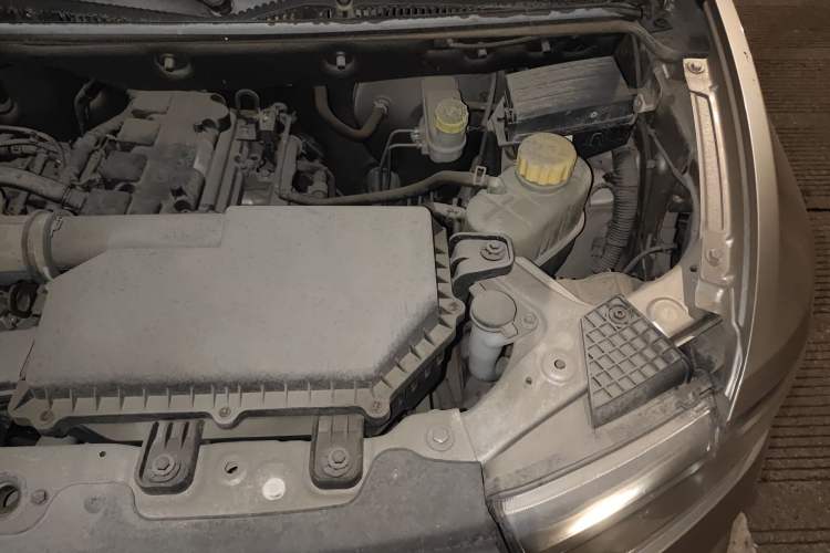 Used Wuling Hongguang V 2019 1.5L Jingqu Version China VI LAR Engine Bay Left