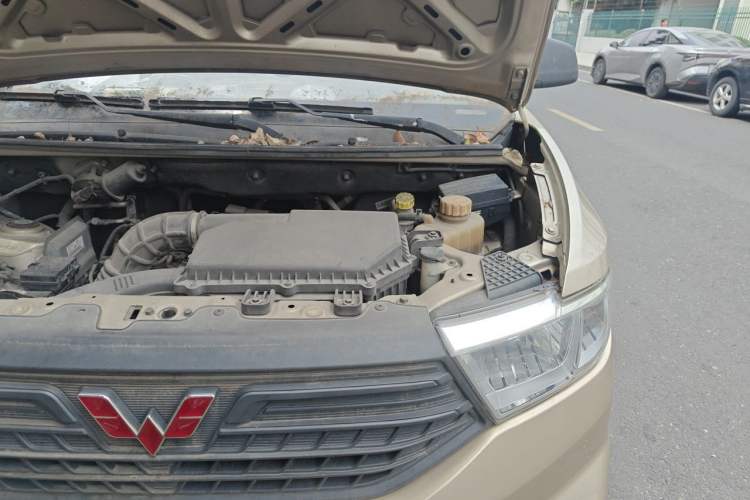 Used Wuling Hongguang V 2019 1.5L Standard Version China VI LAR Engine Bay Left