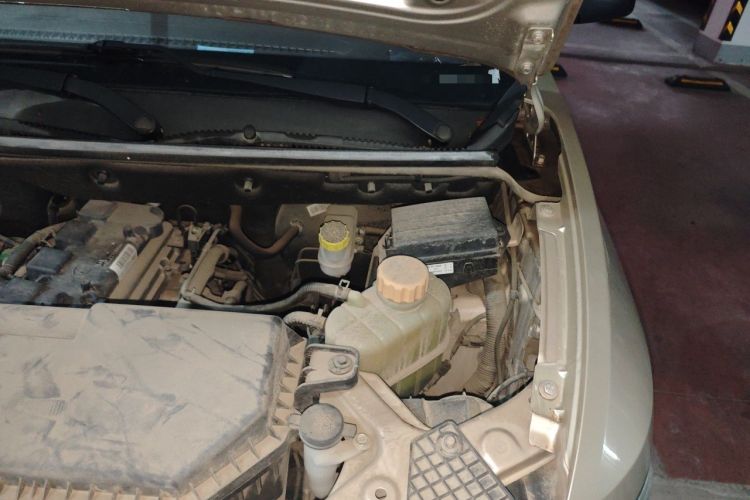 Used Wuling Hongguang V 2019 1.5L Jingqu Version China VI LAR Engine Bay Left