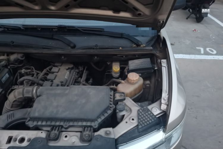 Used Wuling Hongguang V 2019 1.5L Standard Version China VI LAR Engine Bay Left