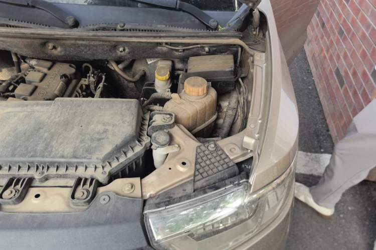 Used Wuling Hongguang V 2019 1.5L Jingqu Version China VI LAR Engine Bay Left