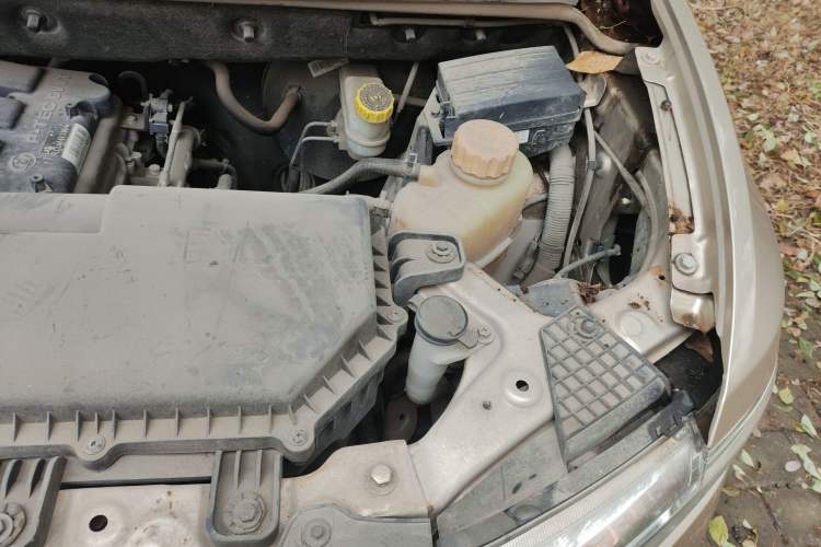Used Wuling Hongguang V 2019 1.5L Jingqu Version China VI LAR Engine Bay Left