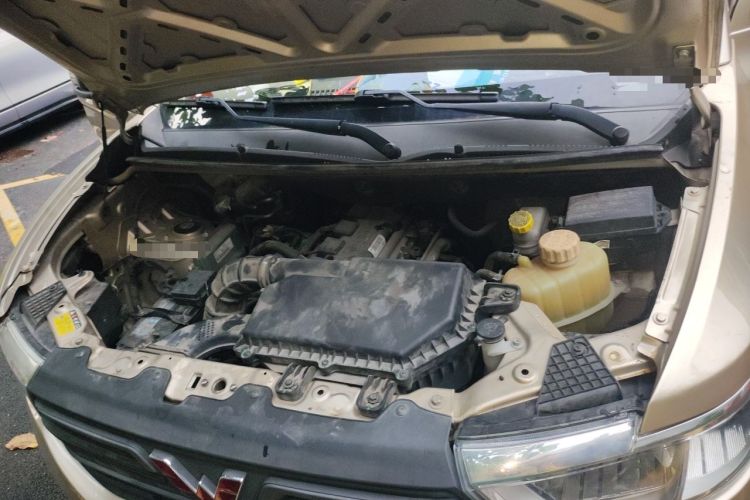 Used Wuling Hongguang V 2019 1.5L Jingqu Version China VI LAR Engine Bay Left