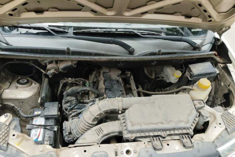Used Wuling Hongguang V 2019 1.5L Base Version China VI LAR Engine Bay