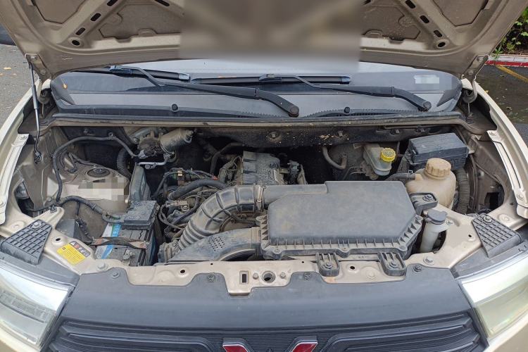 Used Wuling Hongguang V 2019 1.5L Base Version China VI LAR Engine Bay
