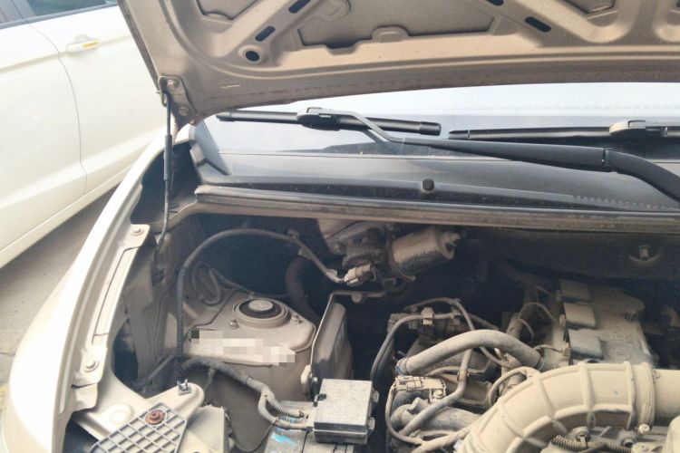 Used Wuling Hongguang V 2019 1.5L Jingqu Edition Sealed-Window Vehicle China VI LAR Engine Bay Right