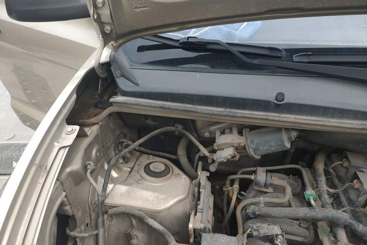 Used Wuling Hongguang V 2019 1.5L Base Version L2B Engine Bay Right