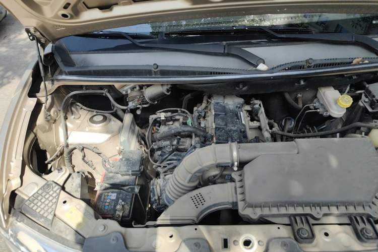 Used Wuling Hongguang V 2019 1.5L Jingqu Version China VI LAR Engine Bay Right