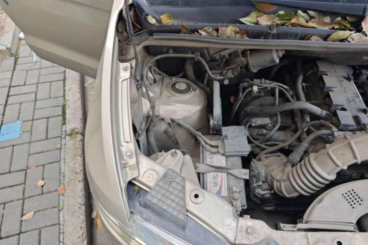 Used Wuling Hongguang V 2019 1.5L Base Version China VI LAR Engine Bay Right