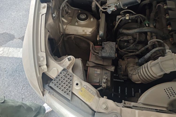 Used Wuling Hongguang V 2019 1.5L Base Version China VI LAR Engine Bay Right
