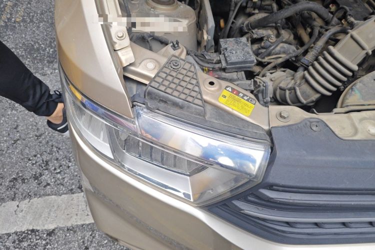 Used Wuling Hongguang V 2019 1.5L Jingqu Version China VI LAR Engine Bay Right