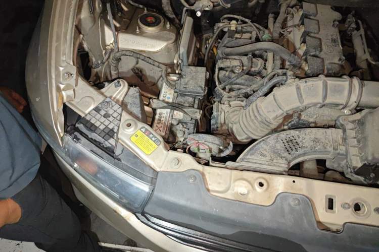 Used Wuling Hongguang V 2019 1.5L Jingqu Version China VI LAR Engine Bay Right