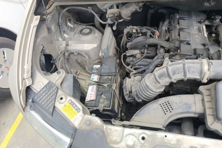 Used Wuling Hongguang V 2019 1.5L Jingqu Edition Sealed-Window Vehicle China VI LAR Engine Bay Right