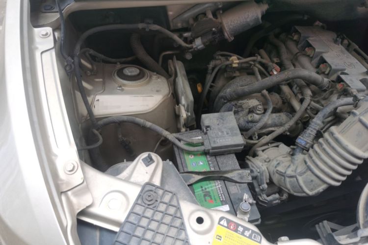 Used Wuling Hongguang V 2019 1.5L Jingqu Version China VI LAR Engine Bay Right