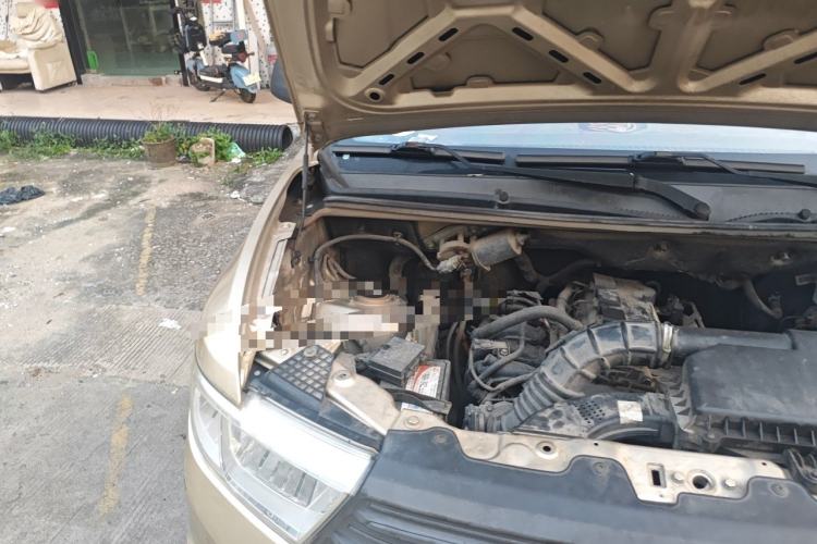 Used Wuling Hongguang V 2019 1.5L Jingqu Edition Sealed-Window Vehicle China VI LAR Engine Bay Right