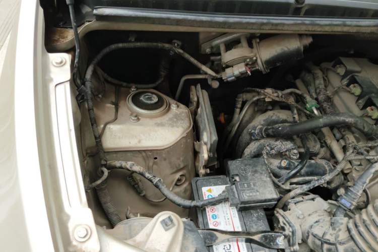 Used Wuling Hongguang V 2019 1.5L Base Version China VI LAR Engine Bay Right