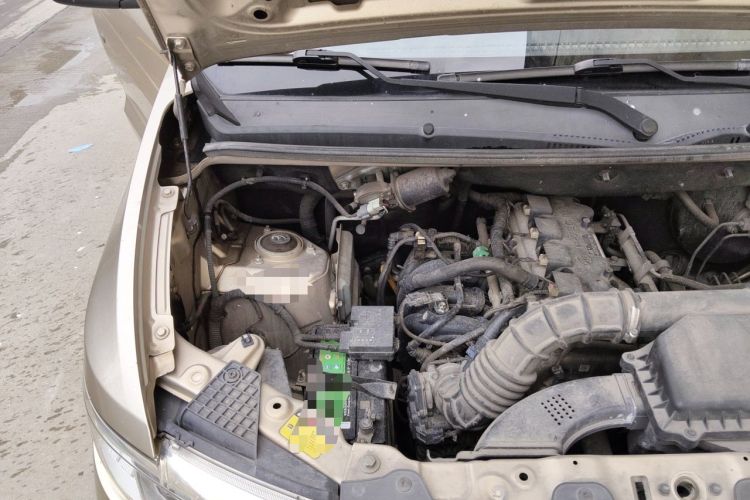 Used Wuling Hongguang V 2019 1.5L Base Version China VI LAR Engine Bay Right