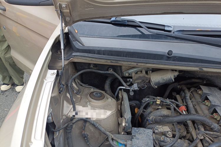 Used Wuling Hongguang V 2019 1.5L Base Version China VI LAR Engine Bay Right