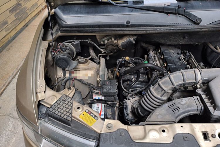 Used Wuling Hongguang V 2019 1.5L Standard Version China VI LAR Engine Bay Right