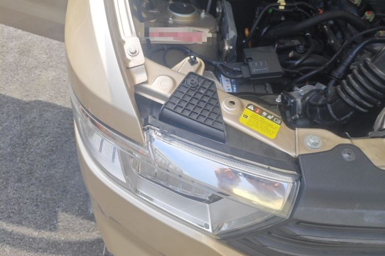 Used Wuling Hongguang V 2019 1.5L Jingqu Version China VI LAR Engine Bay Right