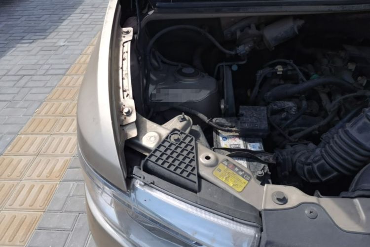 Used Wuling Hongguang V 2019 1.5L Standard Version China VI LAR Engine Bay Right