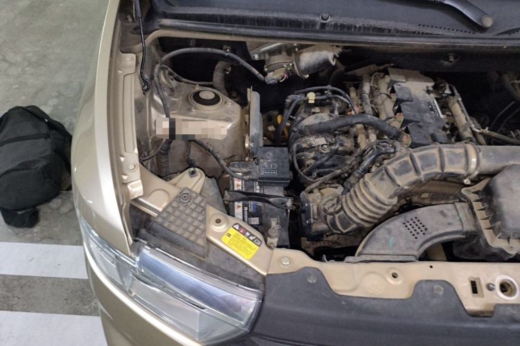 Used Wuling Hongguang V 2019 1.5L Jingqu Version China VI LAR Engine Bay Right