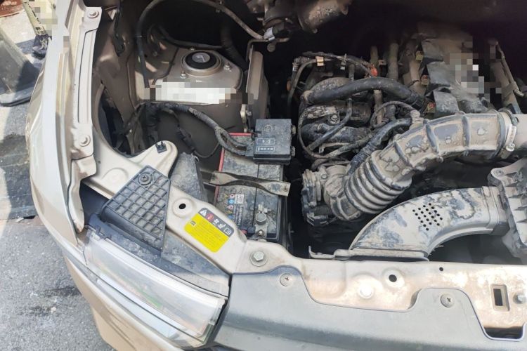 Used Wuling Hongguang V 2019 1.5L Jingqu Version China VI LAR Engine Bay Right