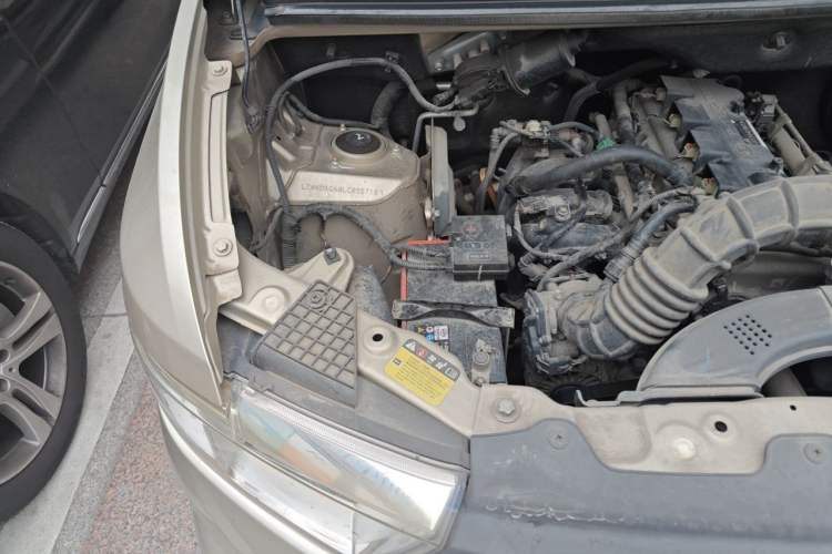 Used Wuling Hongguang V 2019 1.5L Jingqu Version China VI LAR Engine Bay Right