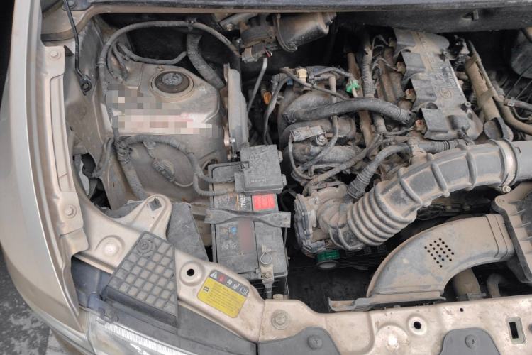 Used Wuling Hongguang V 2019 1.5L Jingqu Version China VI LAR Engine Bay Right