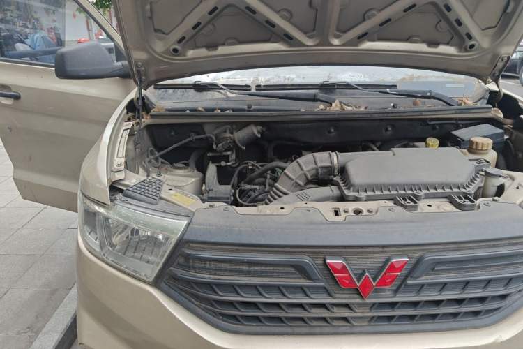 Used Wuling Hongguang V 2019 1.5L Standard Version China VI LAR Engine Bay Right