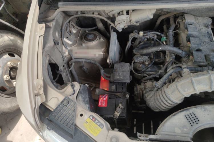 Used Wuling Hongguang V 2019 1.5L Jingqu Version China VI LAR Engine Bay Right