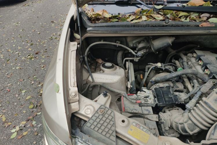 Used Wuling Hongguang V 2019 1.5L Jingqu Version China VI LAR Engine Bay Right
