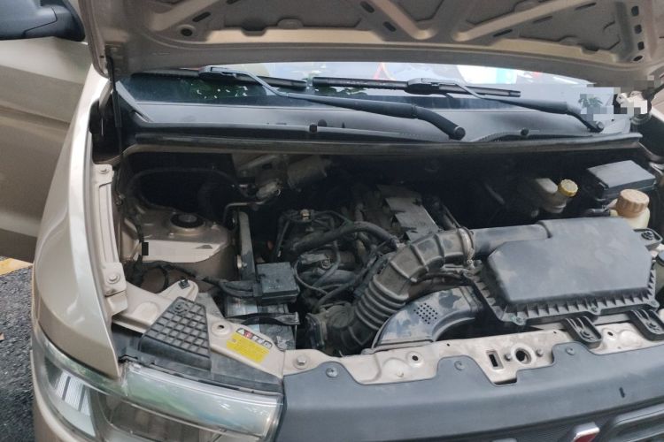 Used Wuling Hongguang V 2019 1.5L Jingqu Version China VI LAR Engine Bay Right