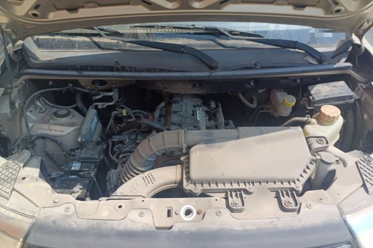 Used Wuling Hongguang V 2019 1.5L Base Version China VI LAR Engine Bay