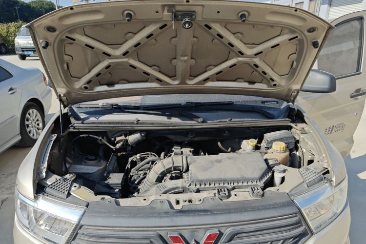 Used Wuling Hongguang V 2019 1.5L Jingqu Edition Sealed-Window Vehicle China VI LAR Engine Bay